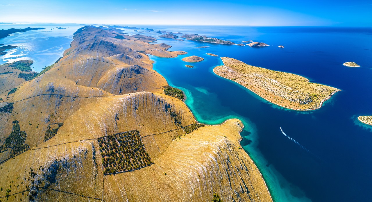 Sailing Croatia versus Greece: where to anchor next?
